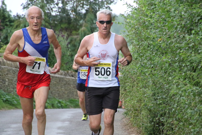 photo 0886 of a runner